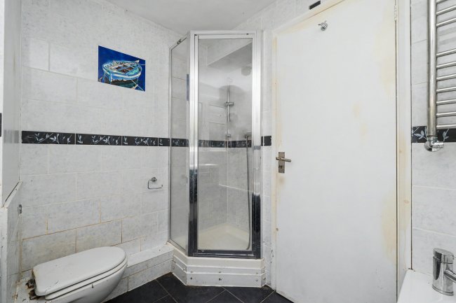 9 Arundel Close, Hampton Hill, Hampton TW12 1SW 10
