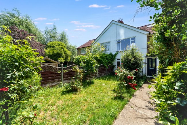 9 Arundel Close, Hampton Hill, Hampton TW12 1SW 10