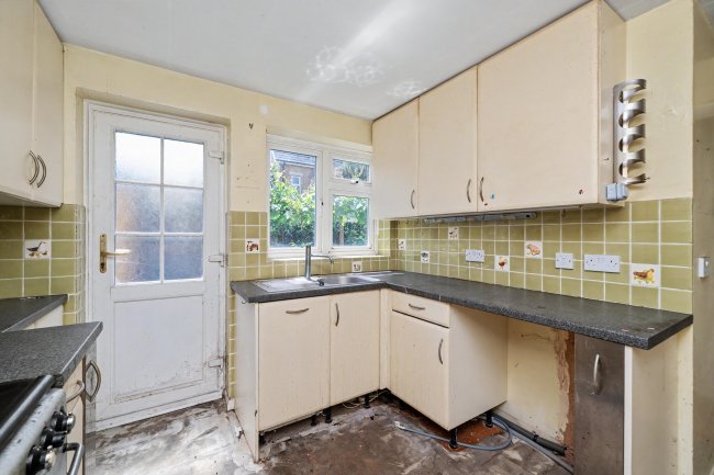 9 Arundel Close, Hampton Hill, Hampton TW12 1SW 10