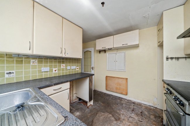 9 Arundel Close, Hampton Hill, Hampton TW12 1SW 10