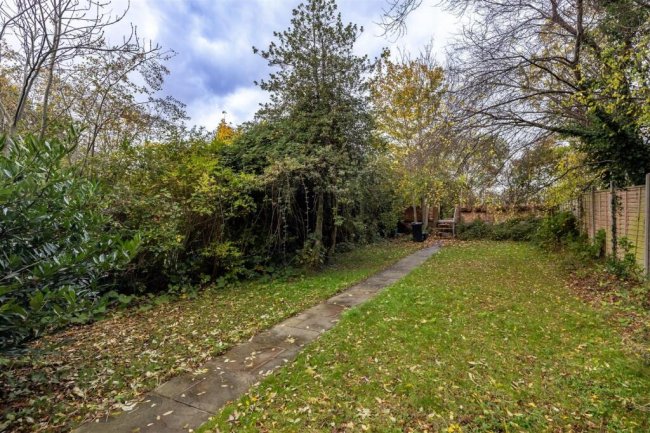 209 Manor Road, Chigwell, IG7 4JY 3
