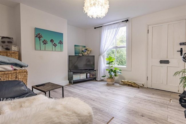 209 Manor Road, Chigwell, IG7 4JY 3