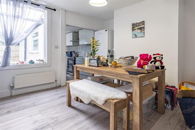 209 Manor Road, Chigwell, IG7 4JY 3