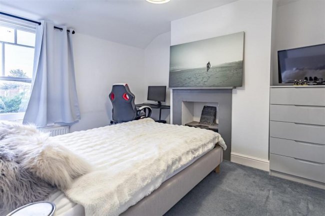 209 Manor Road, Chigwell, IG7 4JY 3