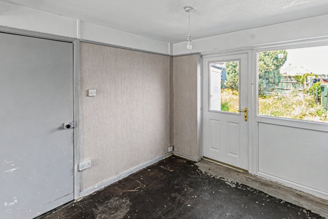 52 Southmead Crescent, Crewkerne, TA18 8DL 6