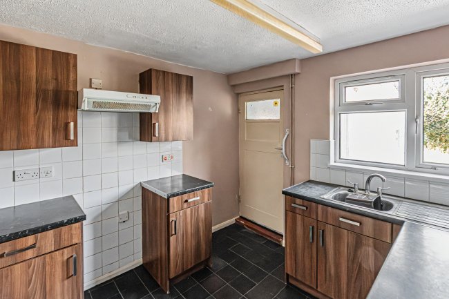 52 Southmead Crescent, Crewkerne, TA18 8DL 6