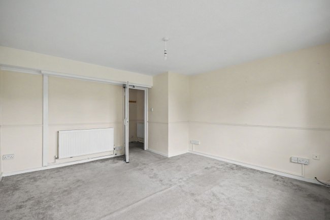 22 Coles Place, Chard, Somerset, TA20 2BA 2