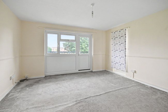 22 Coles Place, Chard, Somerset, TA20 2BA 2