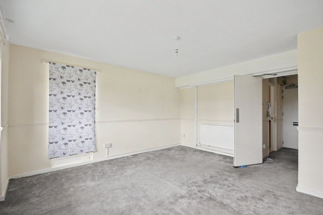 22 Coles Place, Chard, Somerset, TA20 2BA 2