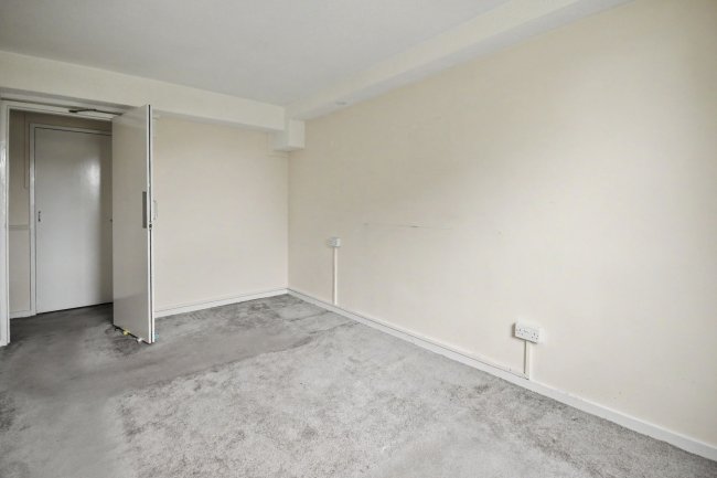 22 Coles Place, Chard, Somerset, TA20 2BA 2