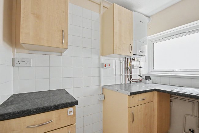 22 Coles Place, Chard, Somerset, TA20 2BA 2