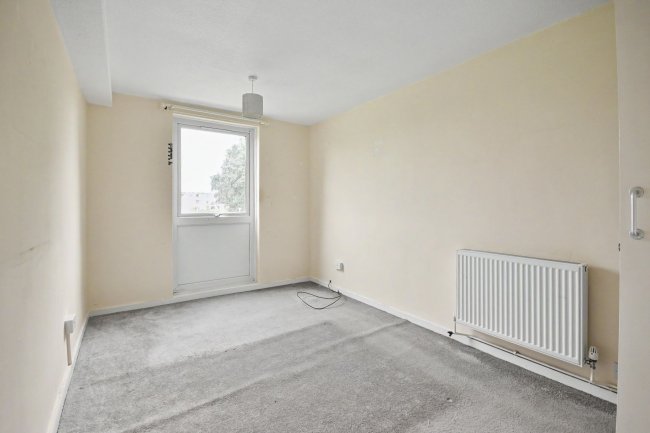 22 Coles Place, Chard, Somerset, TA20 2BA 2