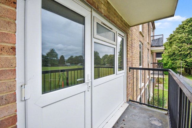 22 Coles Place, Chard, Somerset, TA20 2BA 2