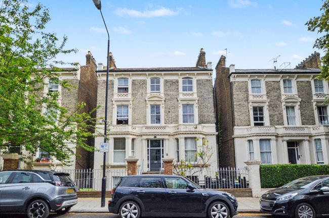 Flat D, 119 Cambridge Gardens, London, W10 6JA 7