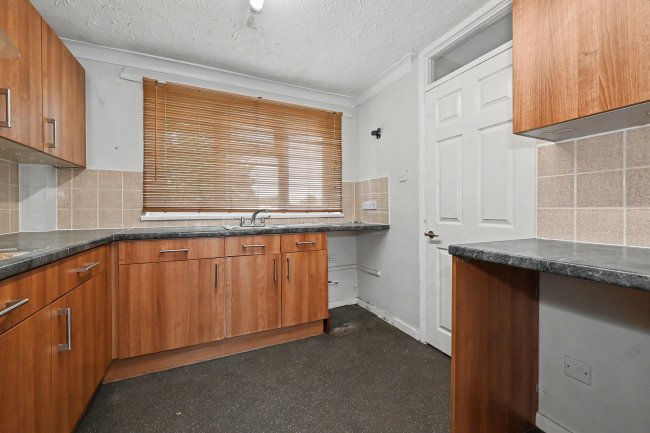 56 Abbotsbury, Bracknell, Berkshire, RG12 8QX 10