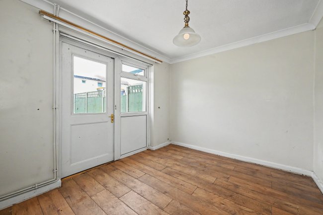 56 Abbotsbury, Bracknell, Berkshire, RG12 8QX 10