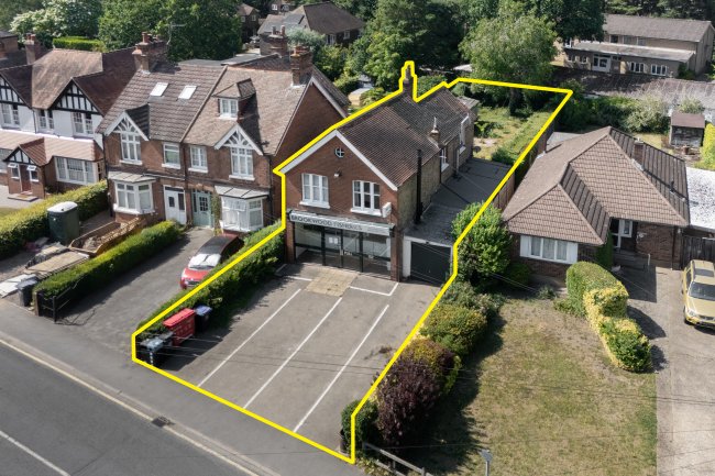 152 Connaught Rd, Brookwood, Woking GU24 0AL