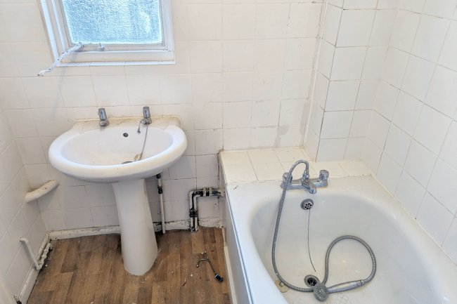 Flat 22 Selwyn Court, Blackheath Village, London, SE3 9SZ 3