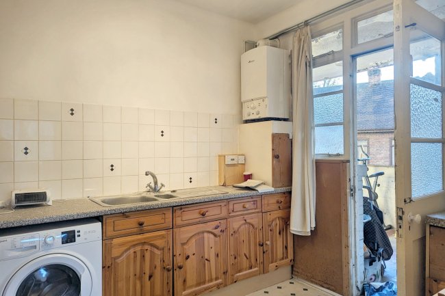 Flat 22 Selwyn Court, Blackheath Village, London, SE3 9SZ 3
