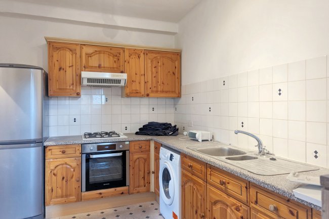 Flat 22 Selwyn Court, Blackheath Village, London, SE3 9SZ 3