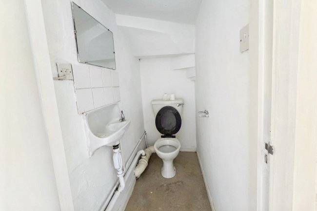 4 Market Place, Kendal, LA9 4TN 10