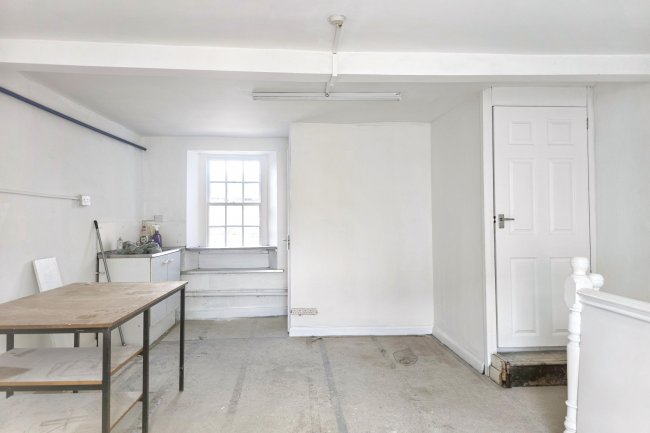 4 Market Place, Kendal, LA9 4TN 10