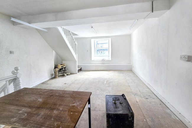 4 Market Place, Kendal, LA9 4TN 10