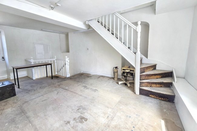 4 Market Place, Kendal, LA9 4TN 10