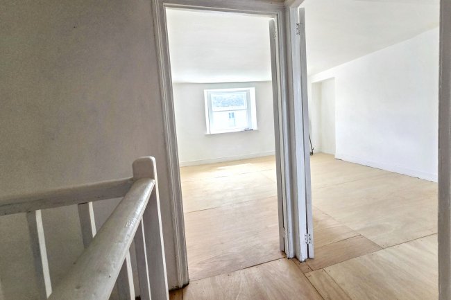 4 Market Place, Kendal, LA9 4TN 10