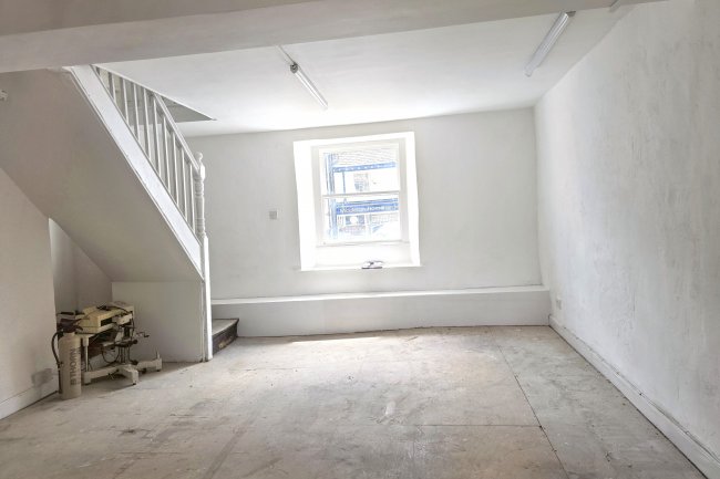 4 Market Place, Kendal, LA9 4TN 10