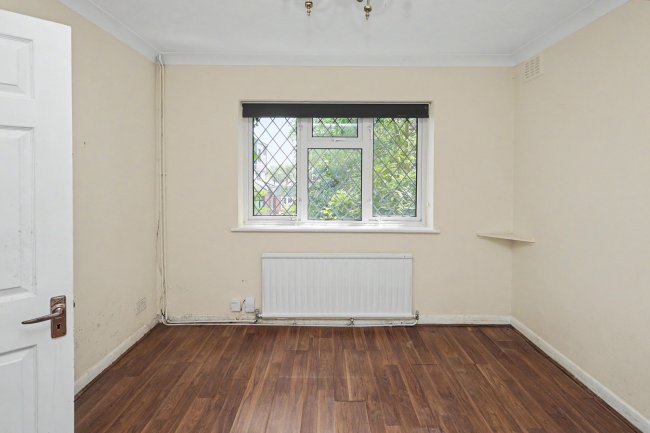 56 Lechmere Avenue, Chigwell, IG7 5ET 6