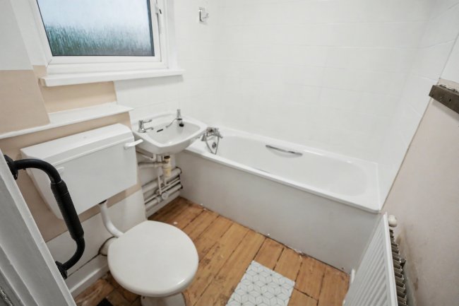 19 Highlands Drive, Stourton, Leeds, West Yorkshire, LS10 4RW 9
