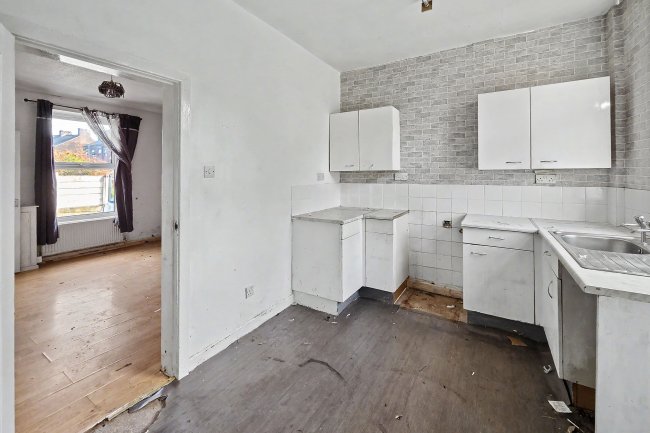 12 Mayall Street East, Oldham, OL4 3EN 7