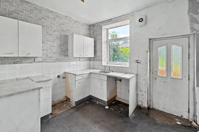 12 Mayall Street East, Oldham, OL4 3EN 7