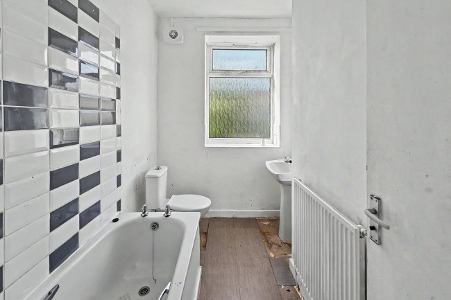 12 Mayall Street East, Oldham, OL4 3EN 7