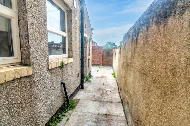 11 Belmont Avenue, Blackpool, Lancashire, FY1 4BE 8