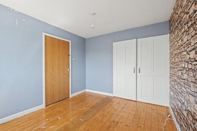 5 Guttmann Road, Aylesbury, Buckinghamshire, HP21 9PA 4