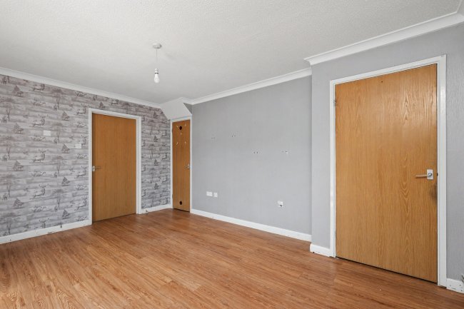 5 Guttmann Road, Aylesbury, Buckinghamshire, HP21 9PA 4