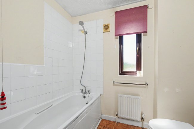 5 Guttmann Road, Aylesbury, Buckinghamshire, HP21 9PA 4