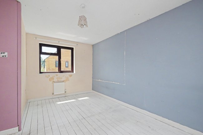 5 Guttmann Road, Aylesbury, Buckinghamshire, HP21 9PA 4