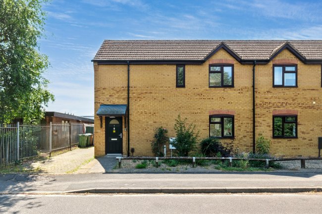 5 Guttmann Road, Aylesbury, Buckinghamshire, HP21 9PA 4