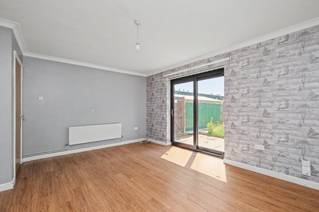 5 Guttmann Road, Aylesbury, Buckinghamshire, HP21 9PA 4
