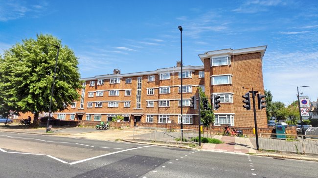 21 Vale Court, Acton, London, W3 7SA 4