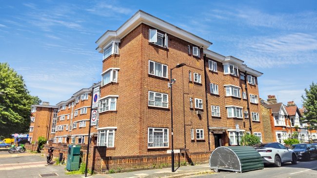 21 Vale Court, Acton, London, W3 7SA 4