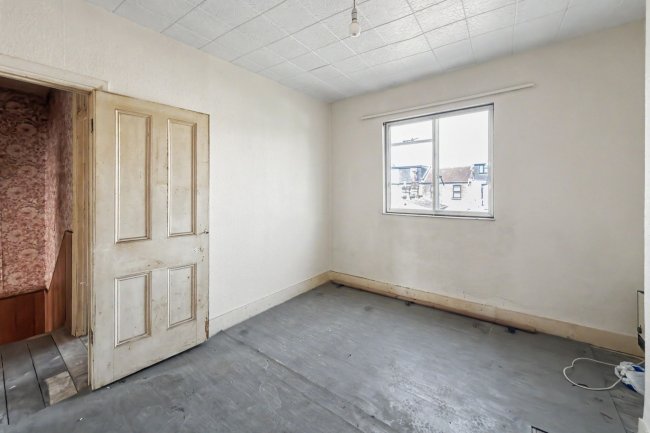 31 First Avenue, Manor Park, London, E12 6AW 7