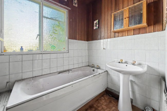 31 First Avenue, Manor Park, London, E12 6AW 7