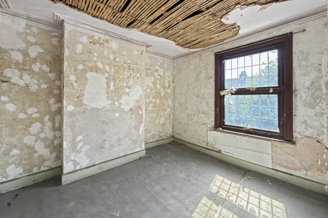 31 First Avenue, Manor Park, London, E12 6AW 7