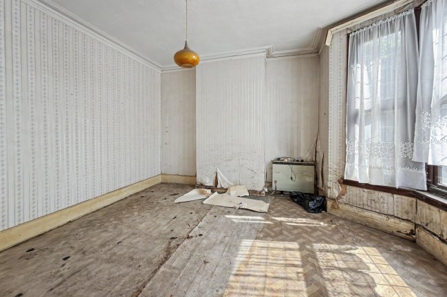 31 First Avenue, Manor Park, London, E12 6AW 7