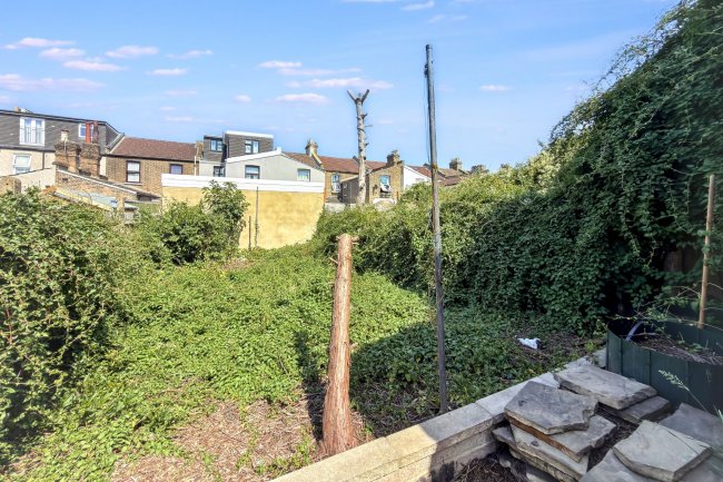 31 First Avenue, Manor Park, London, E12 6AW 7