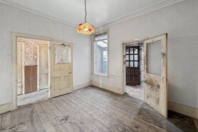 31 First Avenue, Manor Park, London, E12 6AW 7
